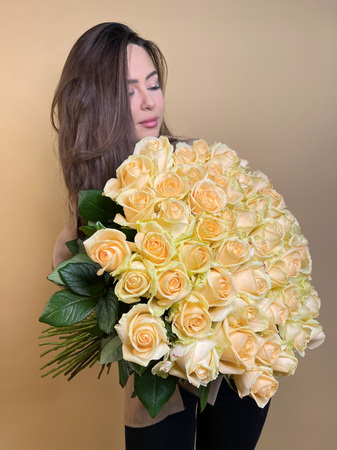 Букет из белой персиковой розы ( Россия ) купить в Самаре по низким ценам с доставкой