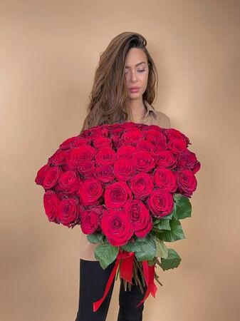 Букет из красной розы (Россия) - 51 роза - купить цветы и аксессуары в интернет-магазине Дом цветов